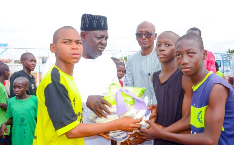  Hon. Aliyu Bello Present New Jersey to All Teams Participate in The OngoingAliyu Bello CHARITY FOUNDATION 2ND EDITION OF NASARAWA STATE U-13 INTER-PRIMARY SCHOOL BOYS’ FOOTBALL TOURNAMENT